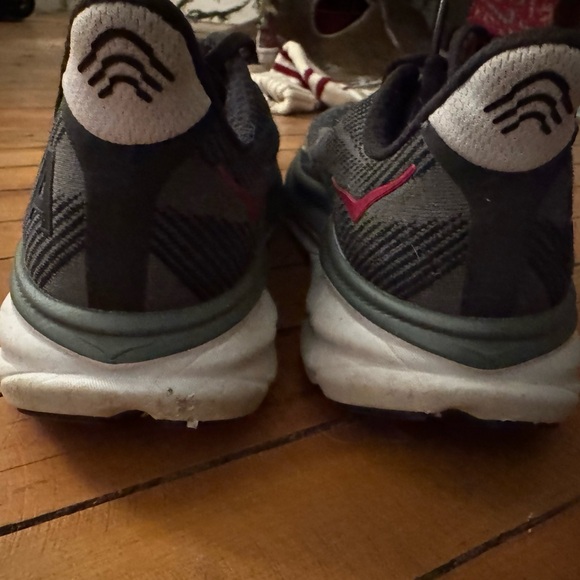 Men’s Clifton Hokas, size 9 - Picture 5 of 5